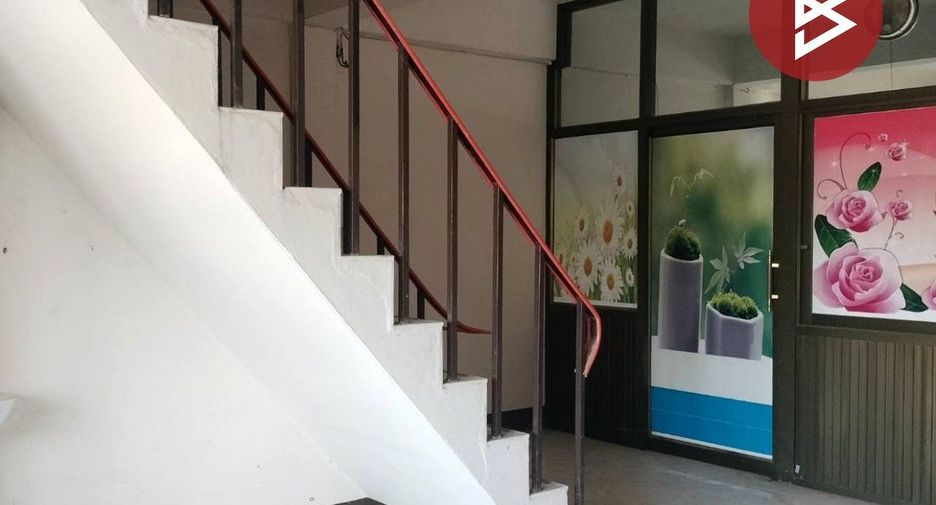 For sale 8 bedrooms retail Space in Tap Khlo, Phichit