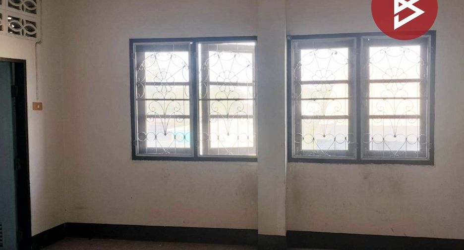 For sale 8 bedrooms retail Space in Tap Khlo, Phichit