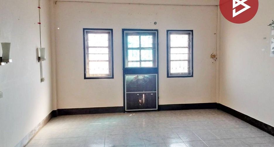 For sale 8 bedrooms retail Space in Tap Khlo, Phichit