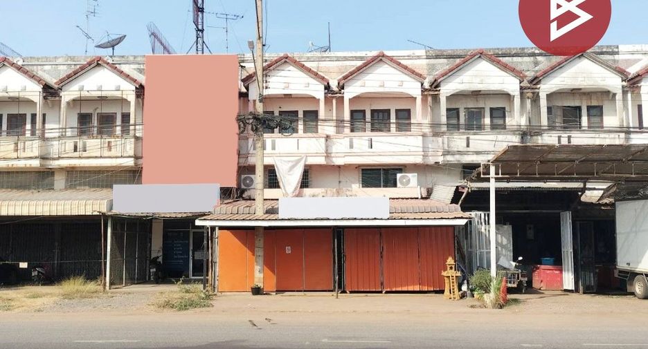 For sale 8 bedrooms retail Space in Tap Khlo, Phichit