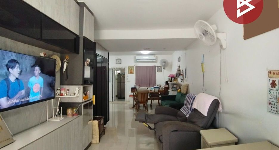 For sale 3 bedrooms townhouse in Krathum Baen, Samut Sakhon