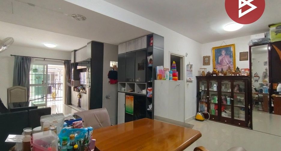 For sale 3 bedrooms townhouse in Krathum Baen, Samut Sakhon