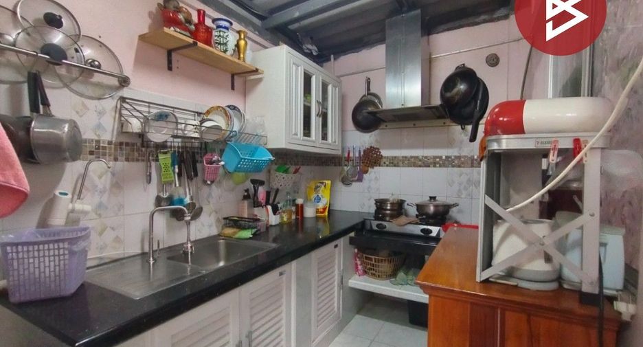For sale 3 bedrooms townhouse in Krathum Baen, Samut Sakhon