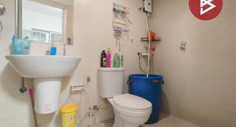 For sale 3 bedrooms townhouse in Krathum Baen, Samut Sakhon