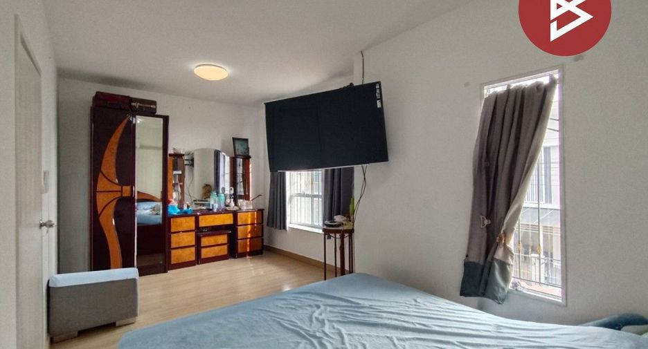 For sale 3 bedrooms townhouse in Krathum Baen, Samut Sakhon