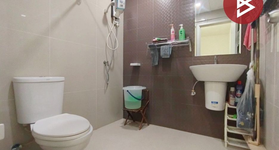 For sale 3 bedrooms townhouse in Krathum Baen, Samut Sakhon