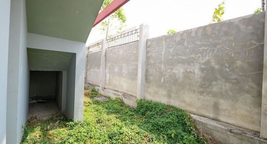 For sale 9 bedrooms house in Khlong Sam Wa, Bangkok