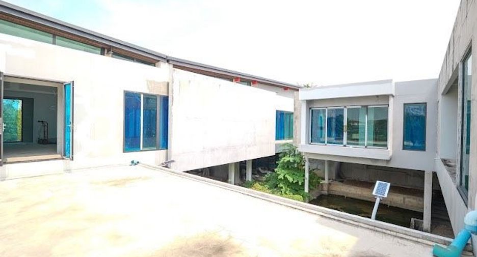 For sale 9 bedrooms house in Khlong Sam Wa, Bangkok