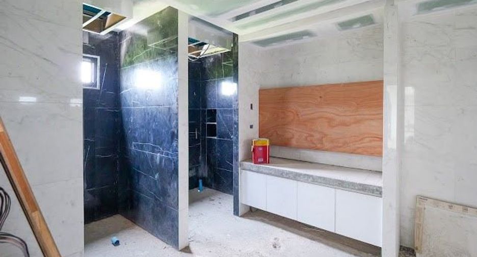 For sale 9 bedrooms house in Khlong Sam Wa, Bangkok