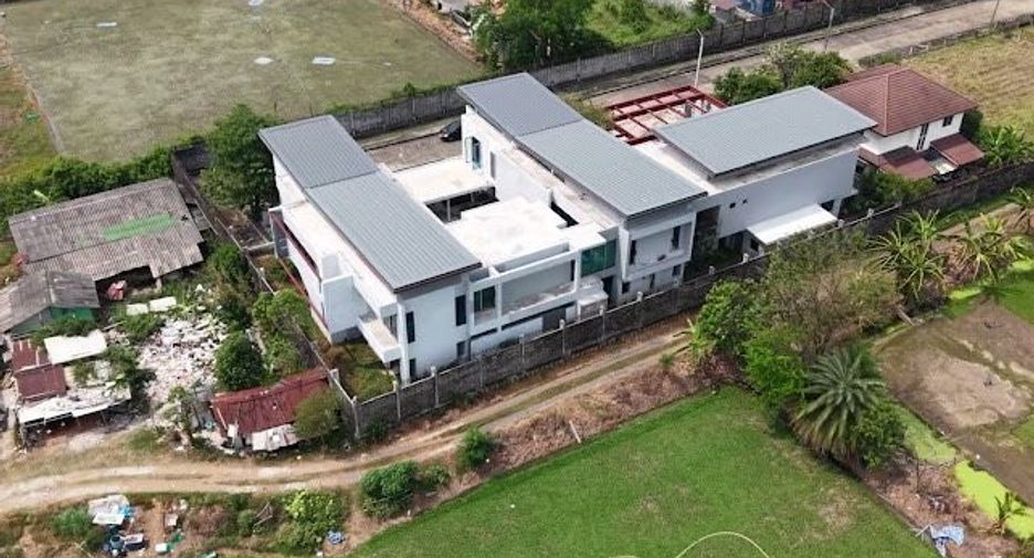 For sale 9 bedrooms house in Khlong Sam Wa, Bangkok