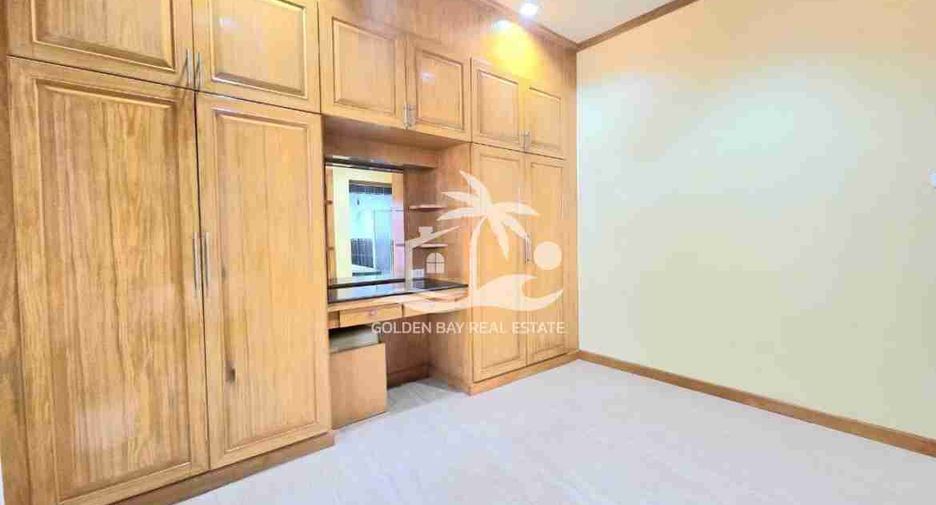 For rent and for sale 4 bedrooms house in Bang Lamung, Chonburi