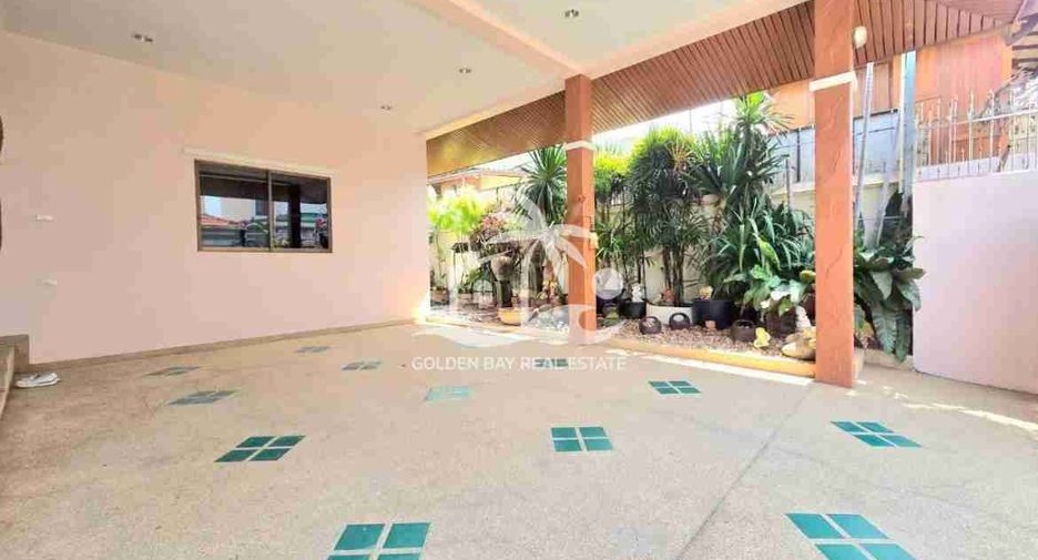 For rent and for sale 4 bedrooms house in Bang Lamung, Chonburi