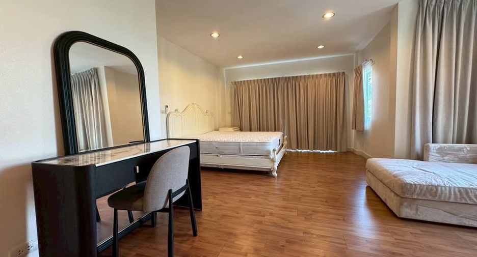 For rent 3 bedrooms house in Khan Na Yao, Bangkok
