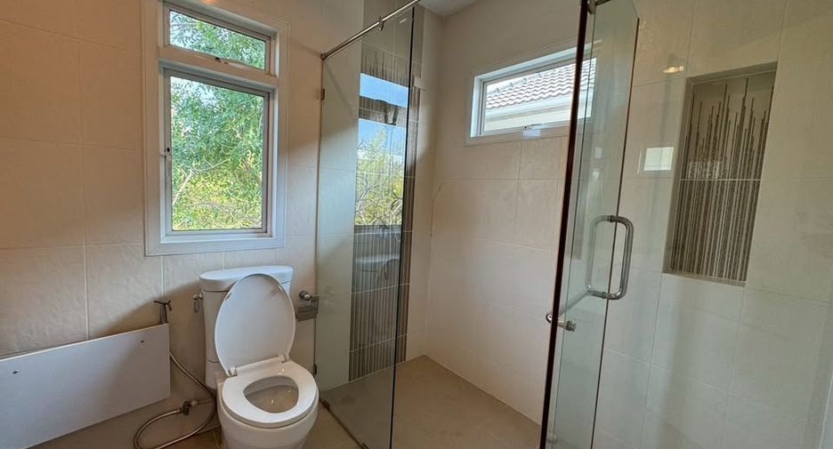 For rent 3 bedrooms house in Khan Na Yao, Bangkok
