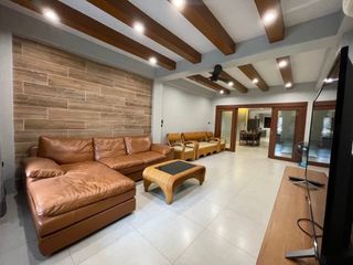 For rent 2 bedrooms townhouse in Yan Nawa, Bangkok