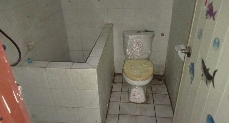 À vendre 1 chambre maison de ville à Si Sawat, Kanchanaburi