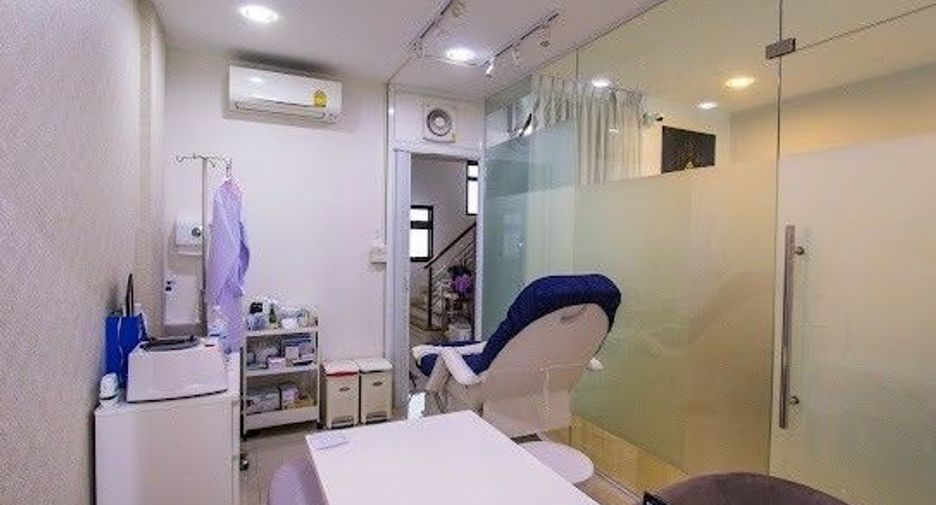 Büro zum Kauf mit 3 Zimmer in Phasi Charoen, Bangkok