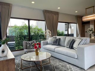 Casa en alquiler de 4 habitaciones en Bang Kapi, Bangkok