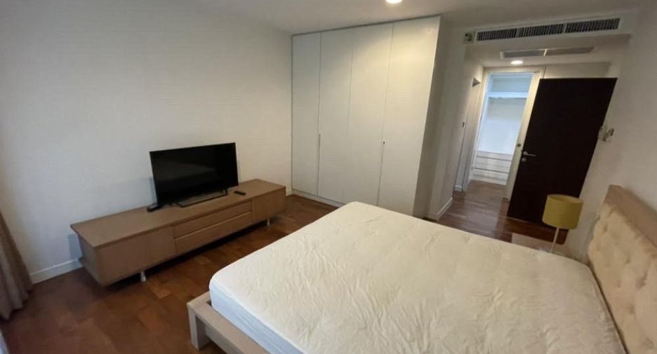 For rent 2 bedrooms condo in Pathum Wan, Bangkok