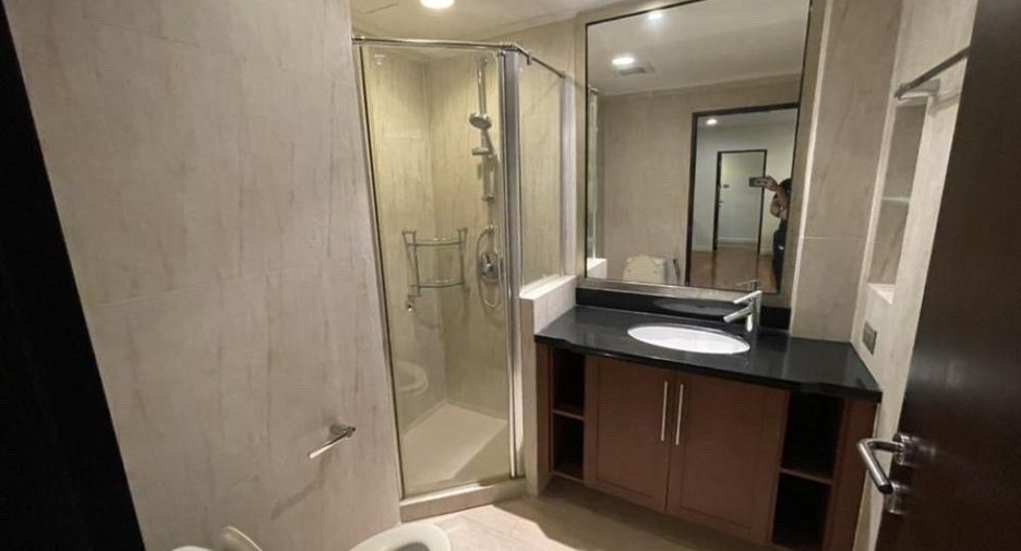For rent 2 bedrooms condo in Pathum Wan, Bangkok