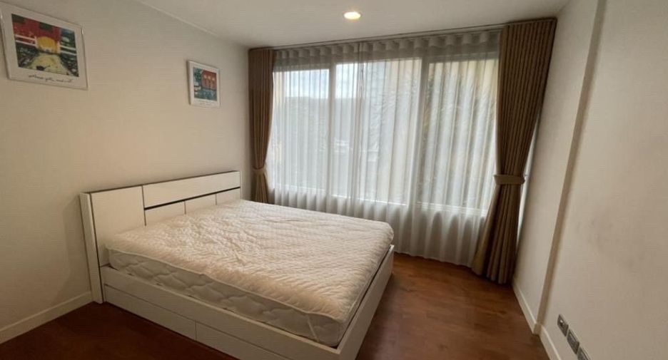 For rent 2 bedrooms condo in Pathum Wan, Bangkok