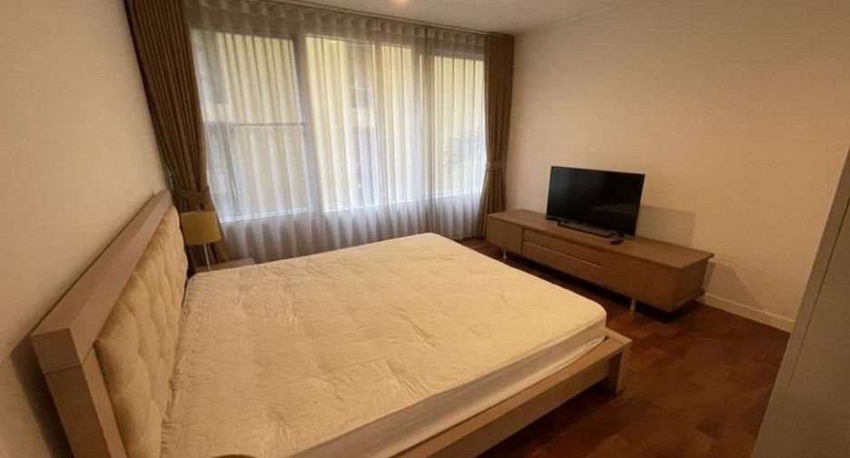 For rent 2 bedrooms condo in Pathum Wan, Bangkok