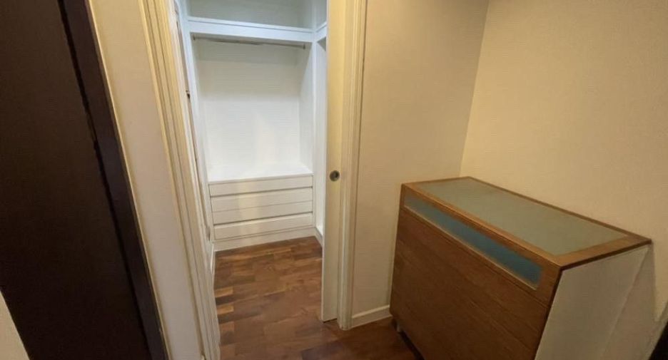 For rent 2 bedrooms condo in Pathum Wan, Bangkok