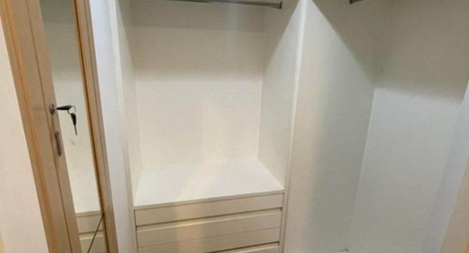 For rent 2 bedrooms condo in Pathum Wan, Bangkok