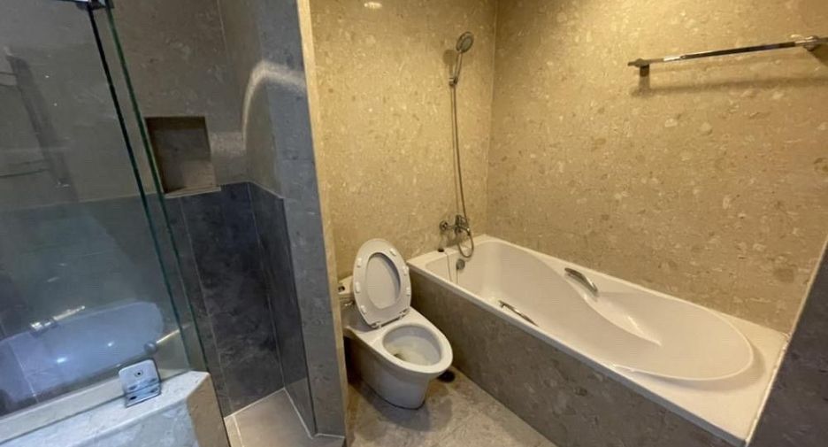 For rent 2 bedrooms condo in Pathum Wan, Bangkok