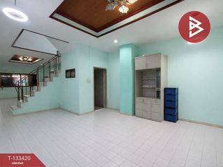 Casa adosada en venta de 3 habitaciones en Thung Khru, Bangkok