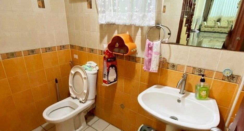 Haus zum Kauf mit 4 Zimmer in Lat Phrao, Bangkok