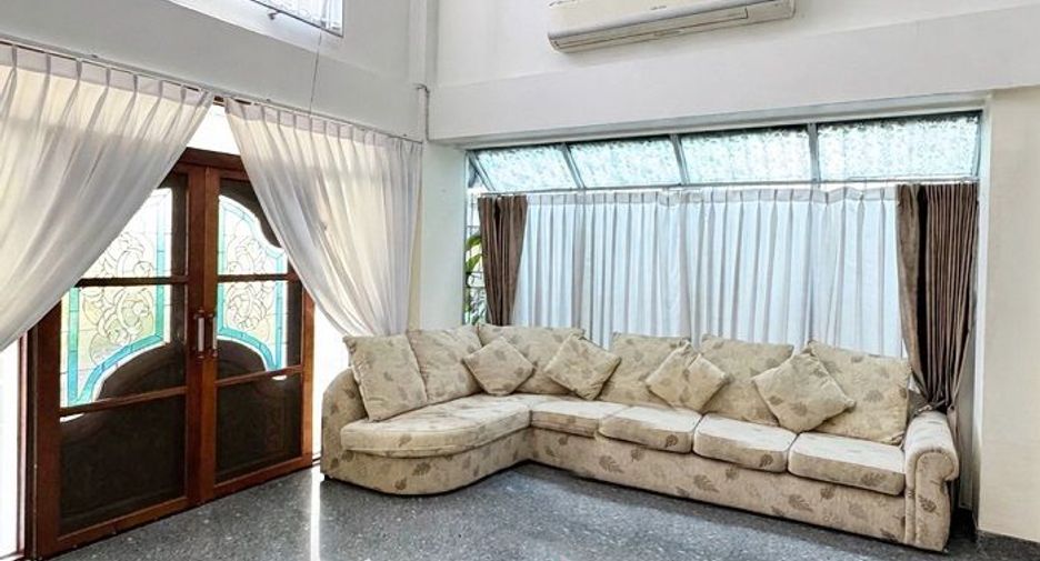 Haus zum Kauf mit 4 Zimmer in Lat Phrao, Bangkok