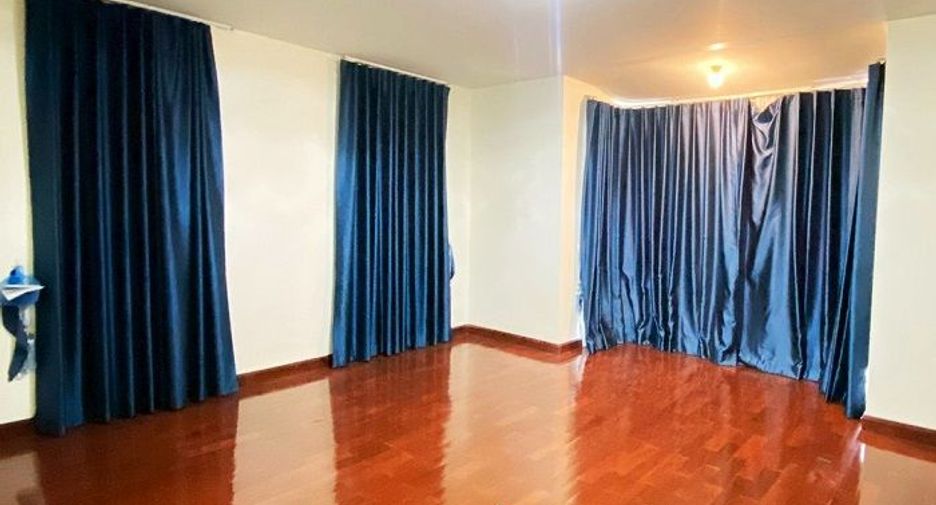 Haus zum Kauf mit 4 Zimmer in Lat Phrao, Bangkok