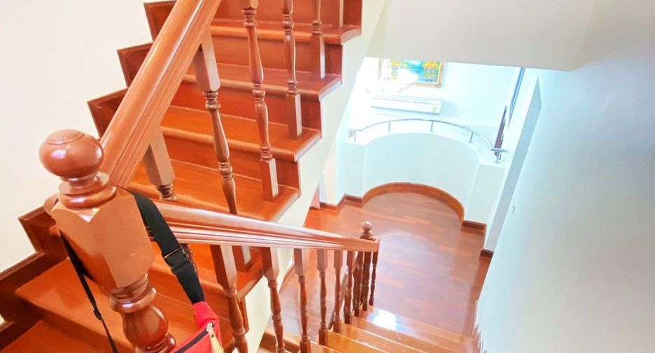 Haus zum Kauf mit 4 Zimmer in Lat Phrao, Bangkok