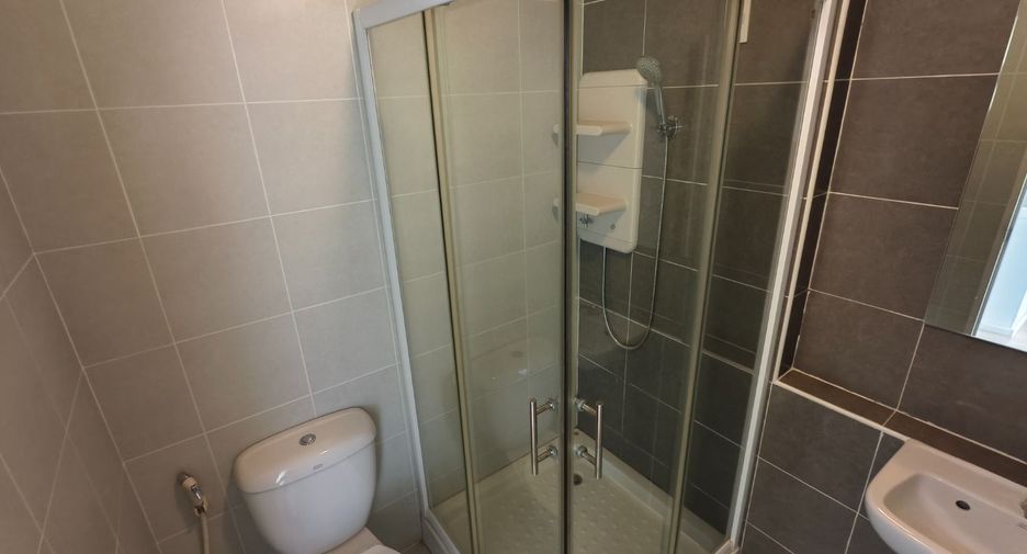 Casa adosada en venta de 3 habitaciones en Bang Kruai, Nonthaburi