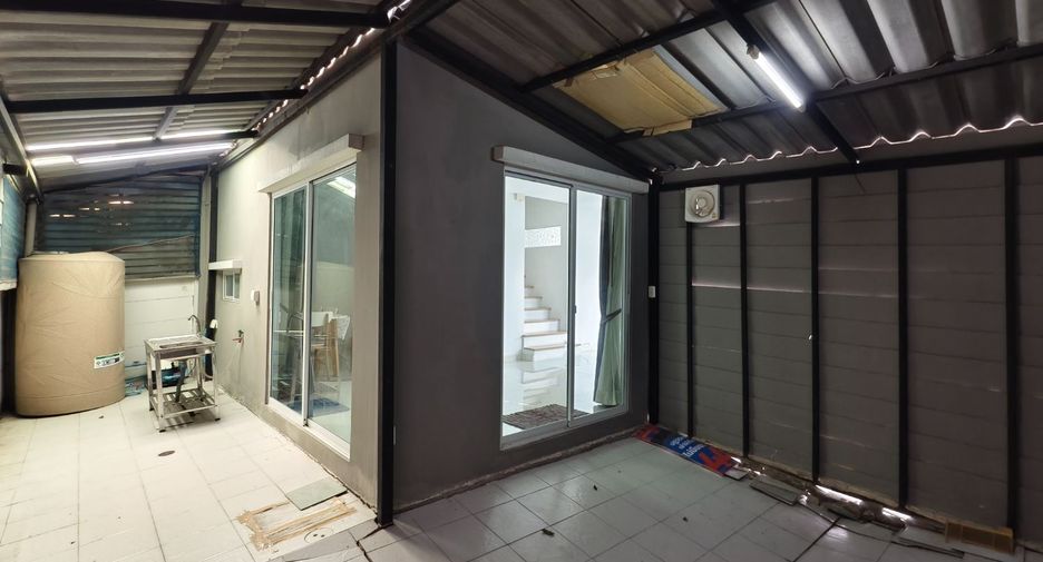 Casa adosada en venta de 3 habitaciones en Bang Kruai, Nonthaburi