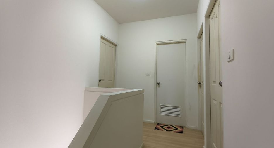 Casa adosada en venta de 3 habitaciones en Bang Kruai, Nonthaburi