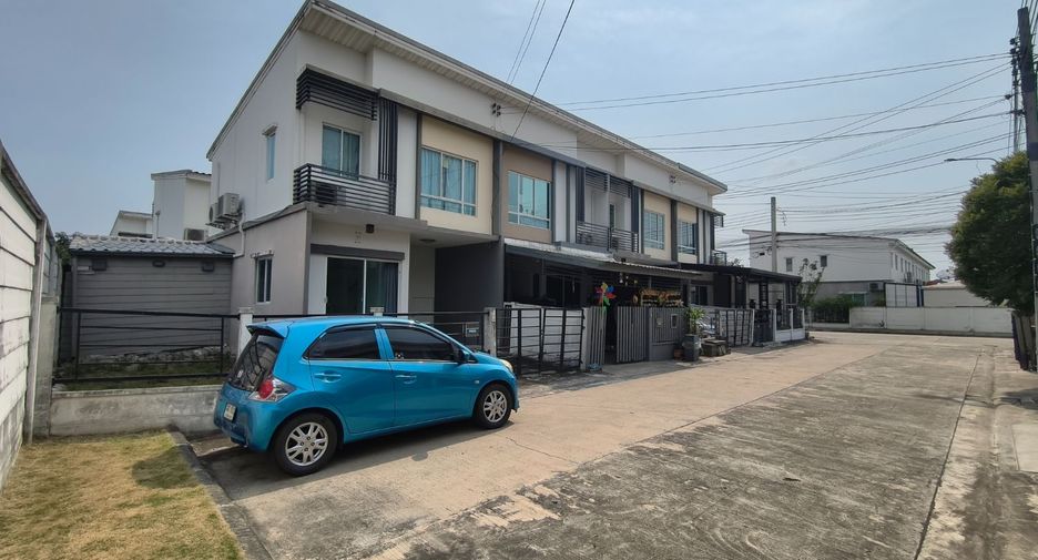 Casa adosada en venta de 3 habitaciones en Bang Kruai, Nonthaburi