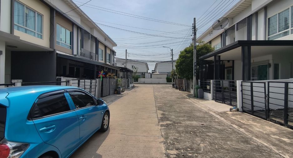 Casa adosada en venta de 3 habitaciones en Bang Kruai, Nonthaburi
