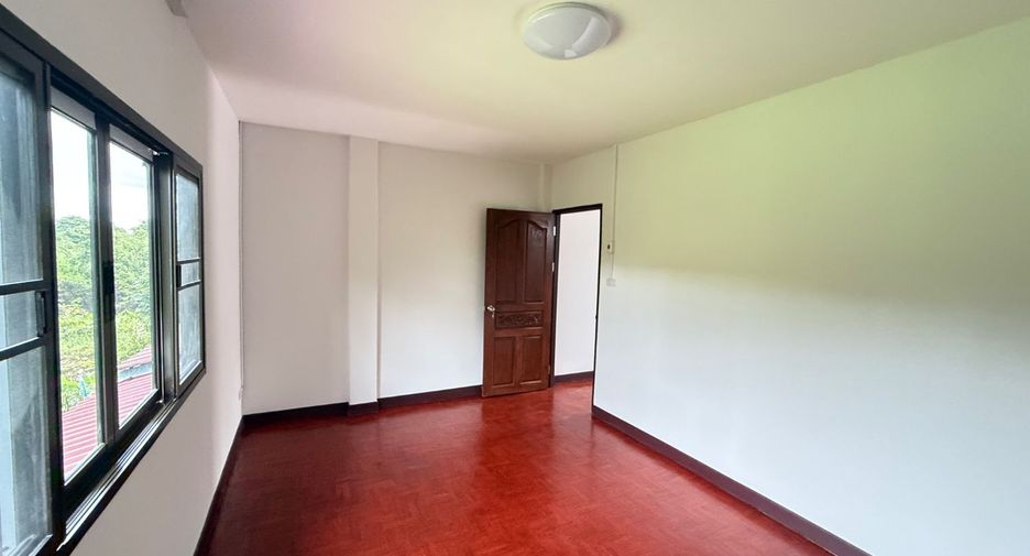 À vendre 2 chambres maison de ville à Saraphi, Chiang Mai