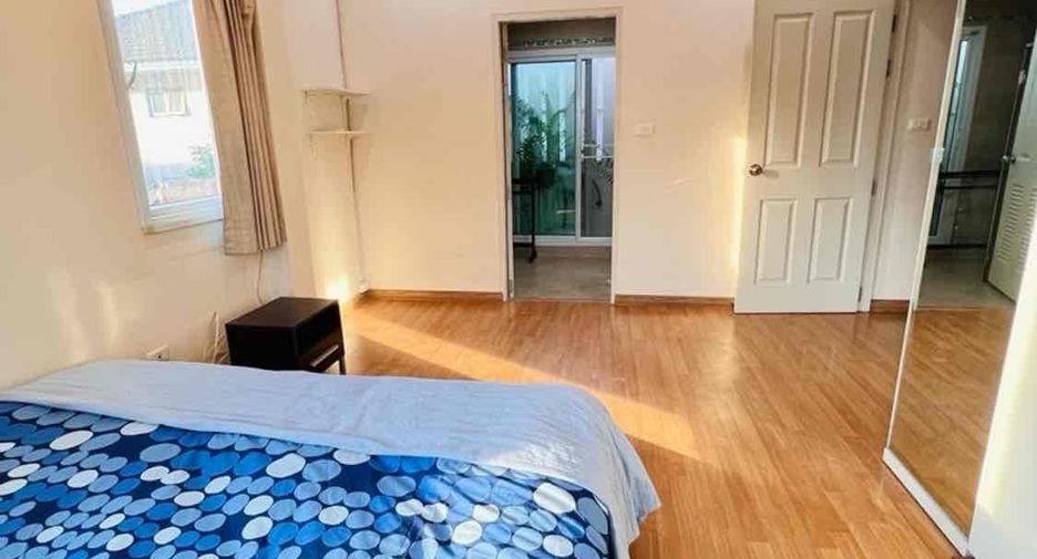 Haus zur Miete mit 3 Zimmer in Lat Krabang, Bangkok