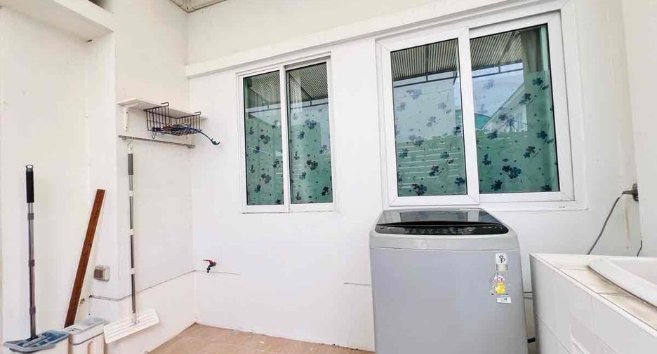 Haus zur Miete mit 3 Zimmer in Lat Krabang, Bangkok
