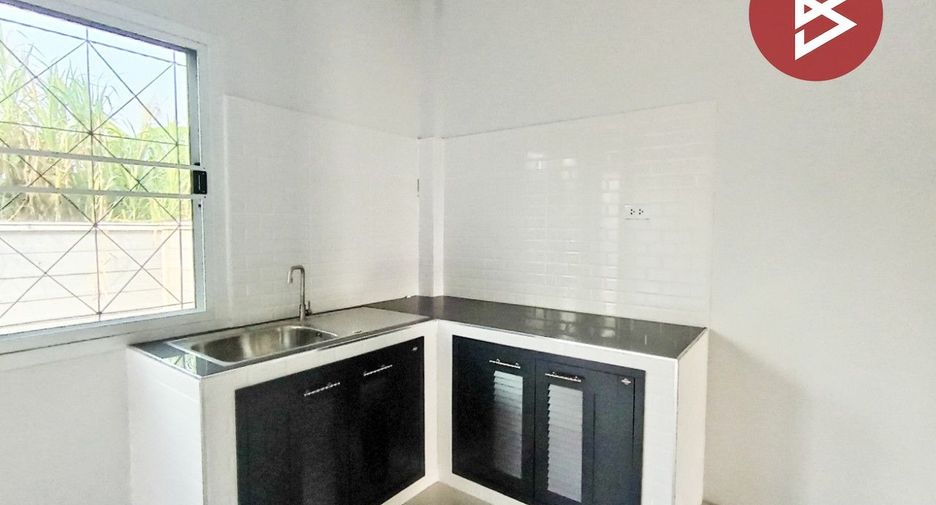 For sale 2 bedrooms townhouse in Mueang Nakhon Pathom, Nakhon Pathom