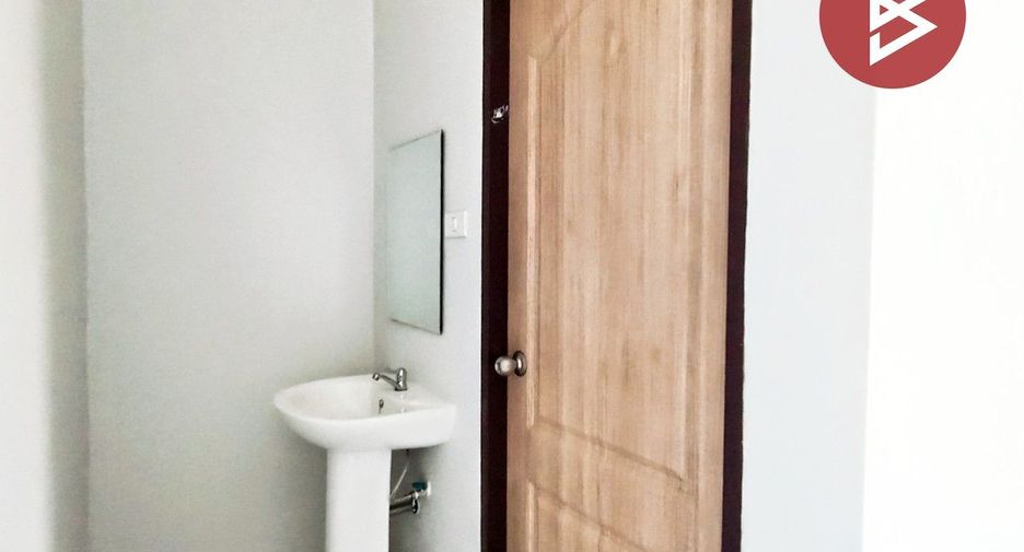 For sale 2 bedrooms townhouse in Mueang Nakhon Pathom, Nakhon Pathom