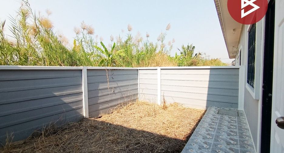 For sale 2 bedrooms townhouse in Mueang Nakhon Pathom, Nakhon Pathom