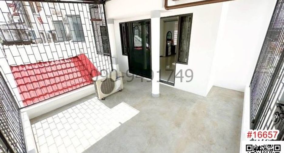 Casa adosada en alquiler de 5 habitaciones en Phra Khanong, Bangkok