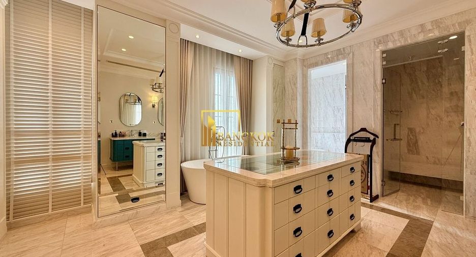 For sale 4 ベッドルーム villa in Watthana, Bangkok