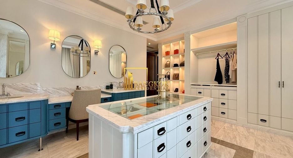 For sale 4 ベッドルーム villa in Watthana, Bangkok