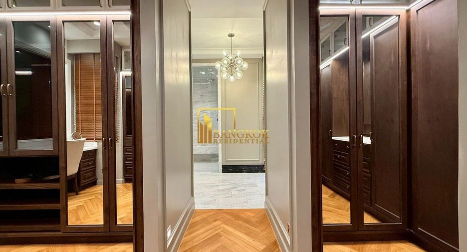 For sale 4 ベッドルーム villa in Watthana, Bangkok
