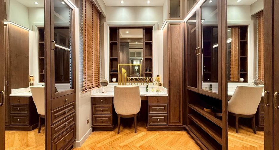 For sale 4 ベッドルーム villa in Watthana, Bangkok